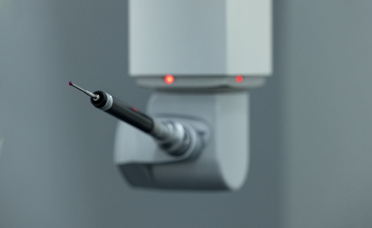 Articulating CMM probe head with a ruby-tipped stylus